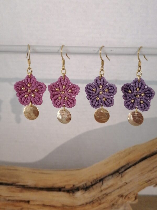 Boucles oreilles fleur violet