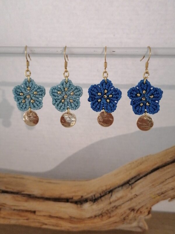 Boucles oreilles fleur bleu