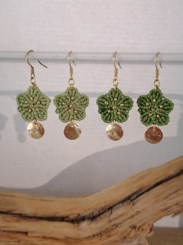 Boucles oreilles fleur vert