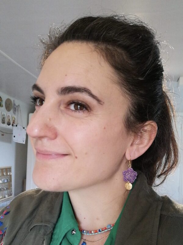 Boucles oreilles fleur violet